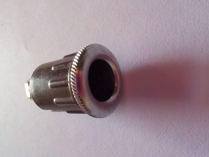 Dvoupólová zásuvka 