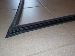 Těsnění horního okna dveří pravé Z4611-6945 