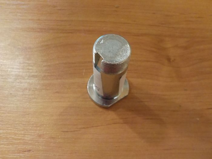 Čep hubice posilovače řízení M20x50