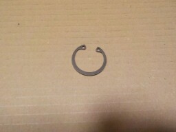 Pojistný kroužek vnitřní 27 mm 