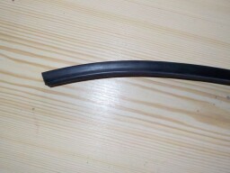 Boční těsnění rámu zadního středního horního okna Z4611-6945