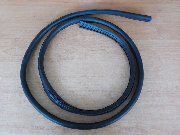 Těsnění zadního horního prostředního skla Z4611-7045