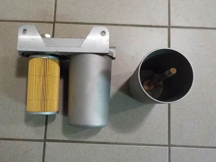 Dvoustupňový čistič paliva s filtry