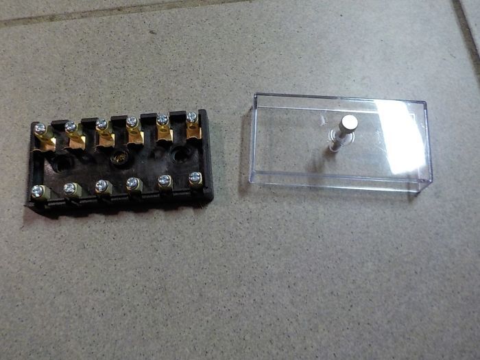 Pojistková skříňka 6 pólová - 90x45x26 mm