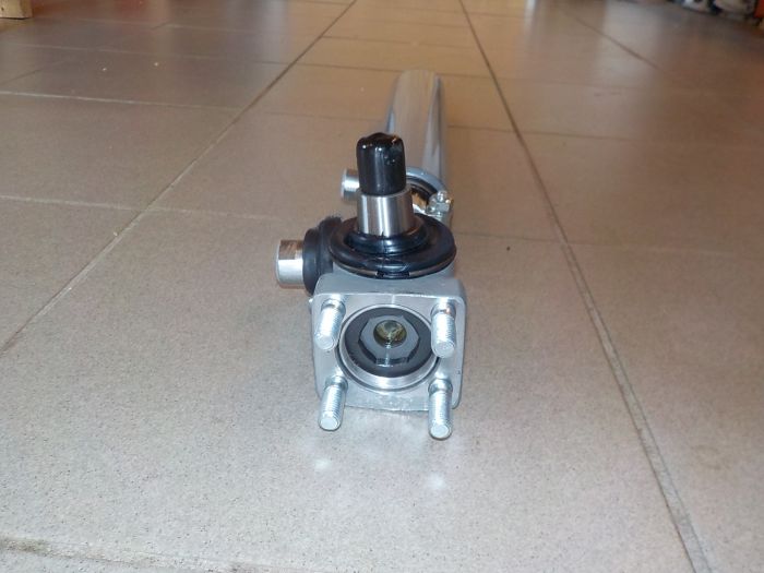 Kompletní válec posilovače řízení český