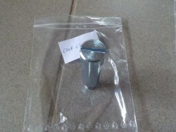 Čep tlumiče řízení