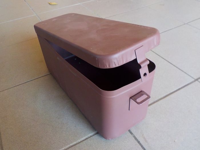 Skříňka na nářadí kovová