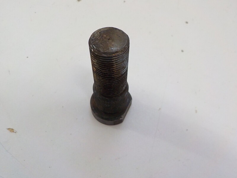 Šroub hřídele a disku kola Z3011