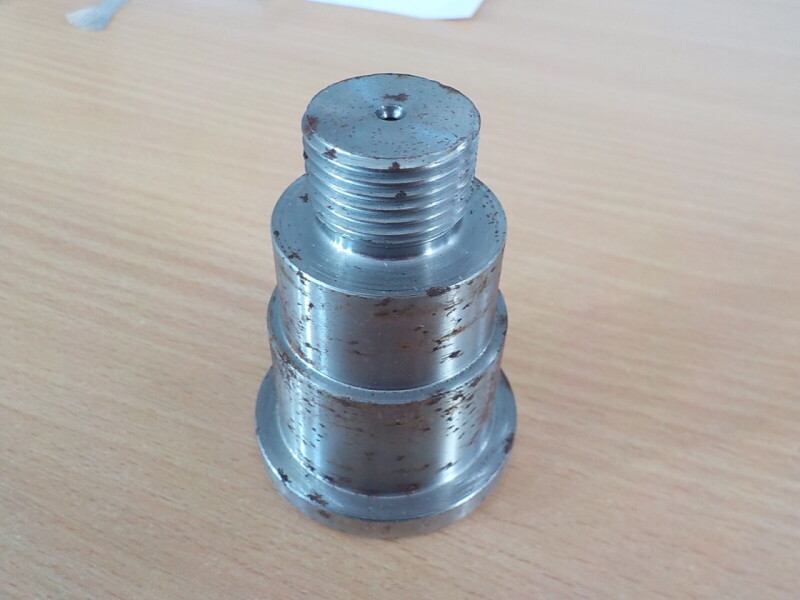 Středový spojovací čep