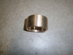 Pouzdro spojovacího čepu