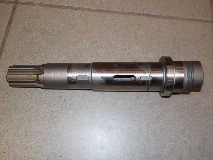 Hřídel předního víka holá