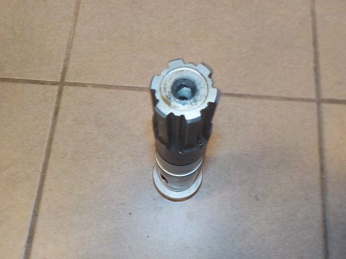 Hřídel předního víka holá