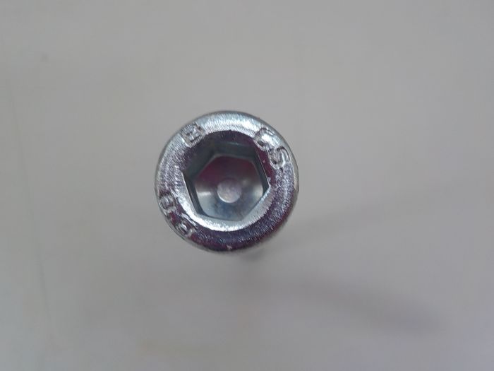 Zajišťovací šroub výměnné koncovky vývodového hřídele