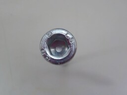 Zajišťovací šroub výměnné koncovky vývodového hřídele