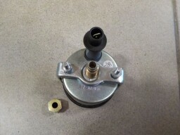 Tlakoměr mechanický