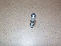 Kolík hřídele předního víka