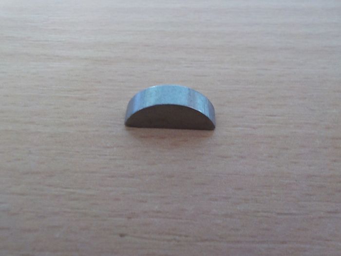 Pero volantu 5x7,5 mm