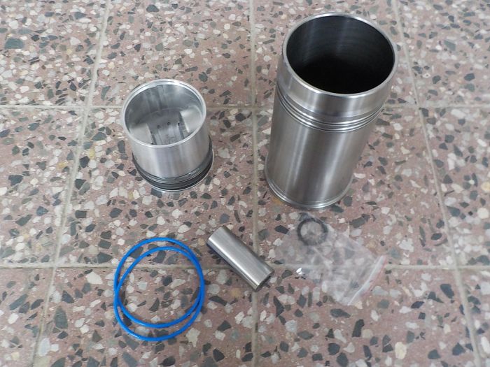 Sada vloženého válce pr. 102/4x kroužek - průměr komůrky 46,5 mm - kvalitní německá značka Kolben - Schmidt