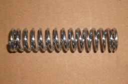 Pružina pásu ruční brzdy 