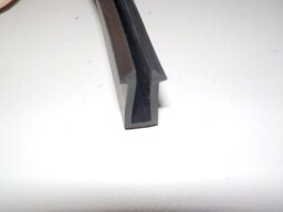 Těsnění zadních bočních a pravého bočního skla - metráž