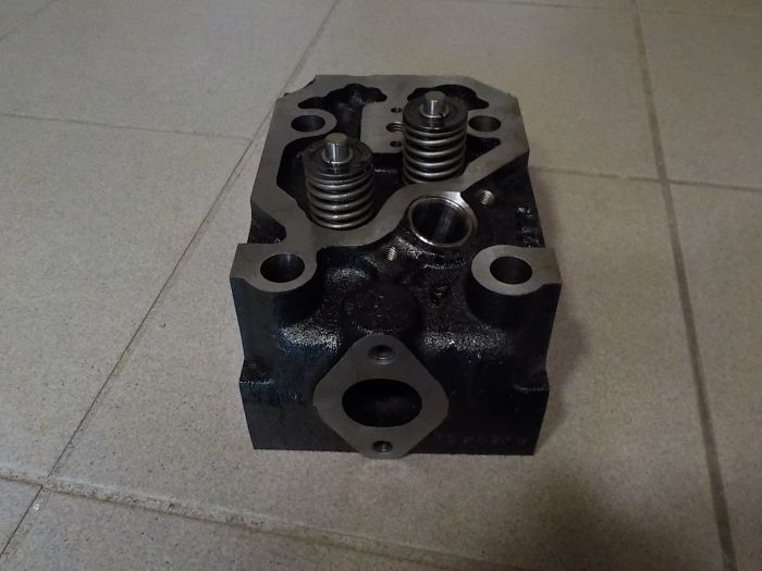 Hlava válce kompletní s ventily univerzal Z4911-7745