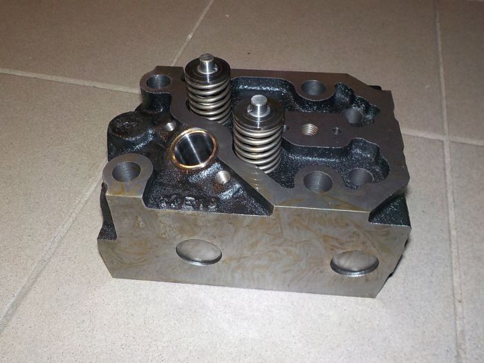 Hlava válce kompletní s ventily univerzal Z4911-7745