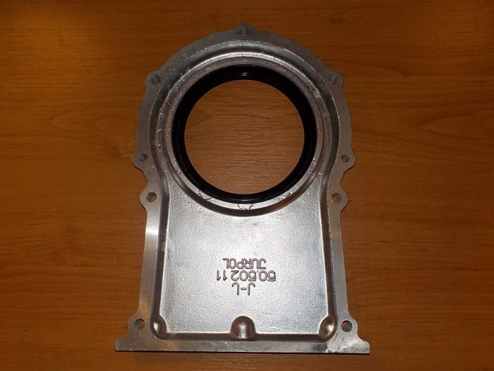 Zadní víko motoru s guferem