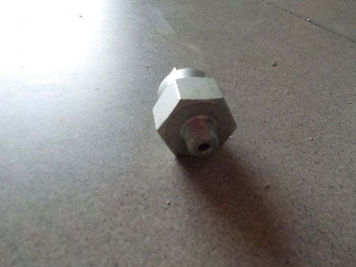 Kapalinový brzdový spínač