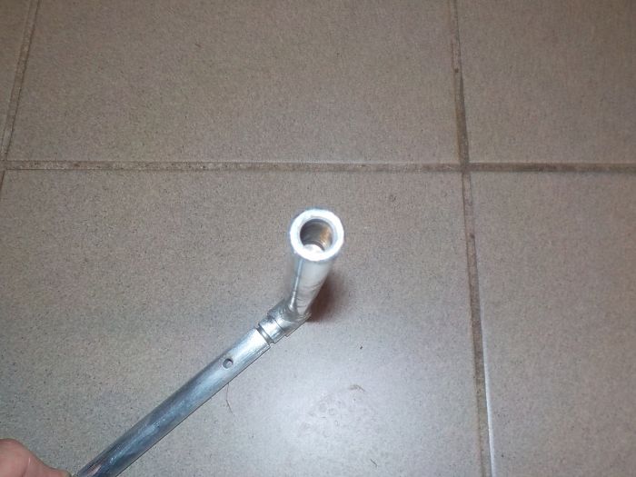 Řadicí páka reverzu s vnitřním závitem