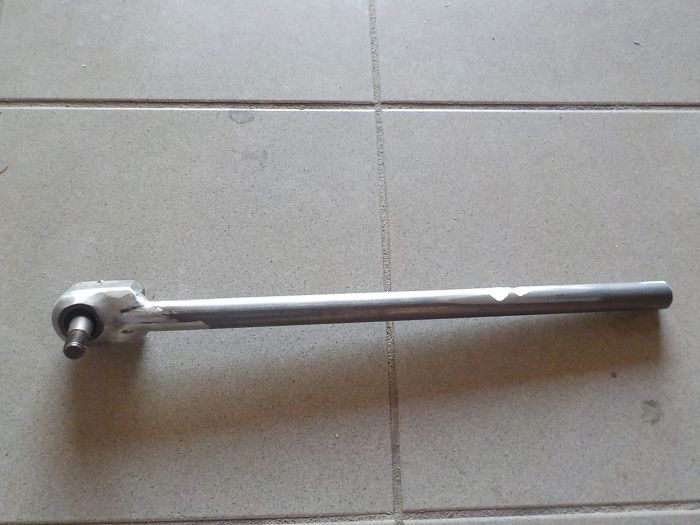 Spojovací tyč řízení s kulovým čepem