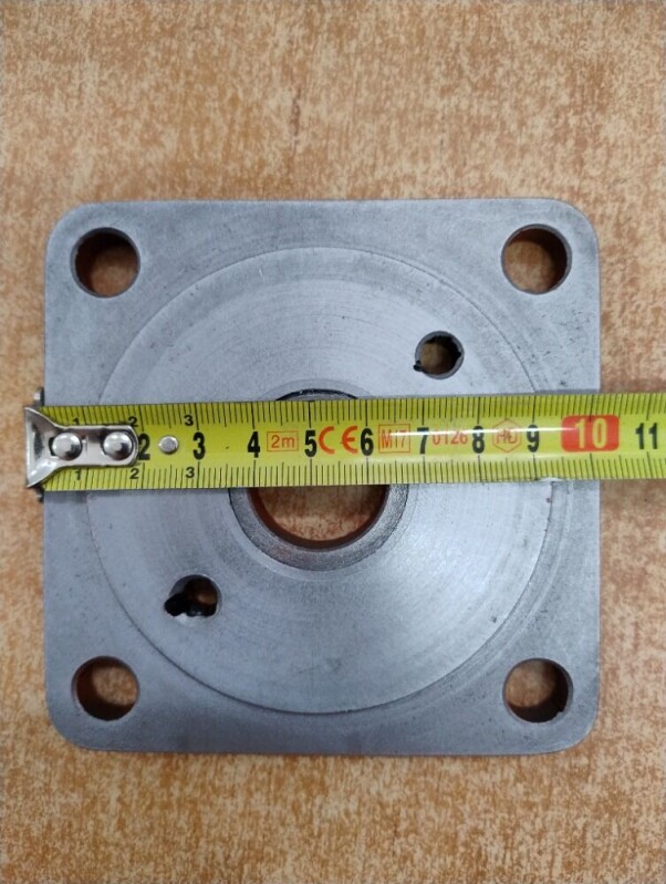 Víko pracovního válce hydrauliky