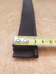 Těsnění mezi blatník a lem blatníku