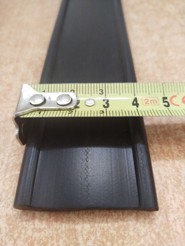 Těsnění mezi kabinu a blatník