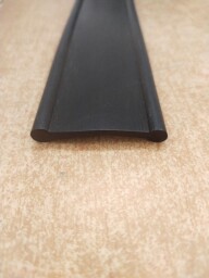 Těsnění mezi kabinu a blatník