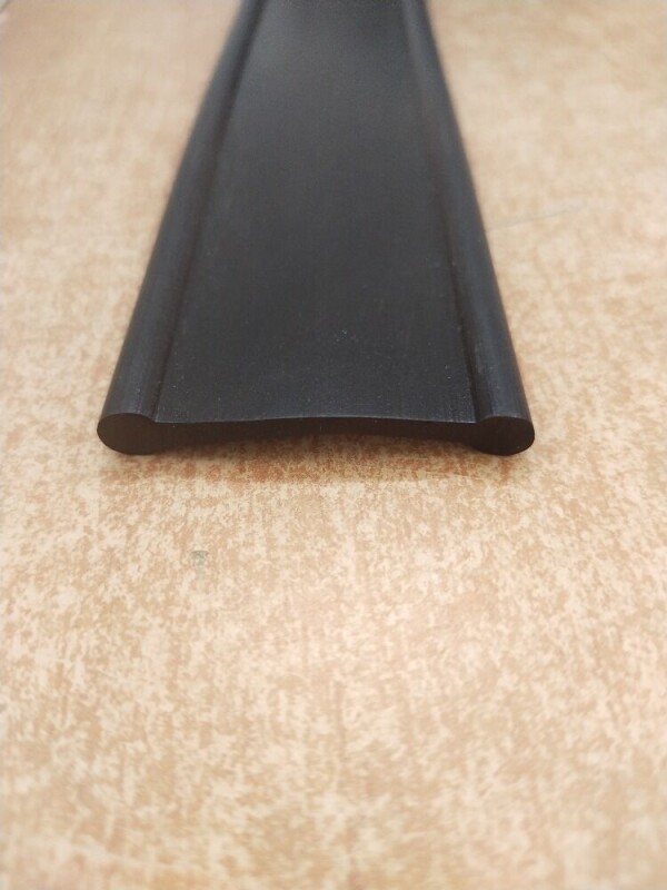 Těsnění mezi kabinu a blatník