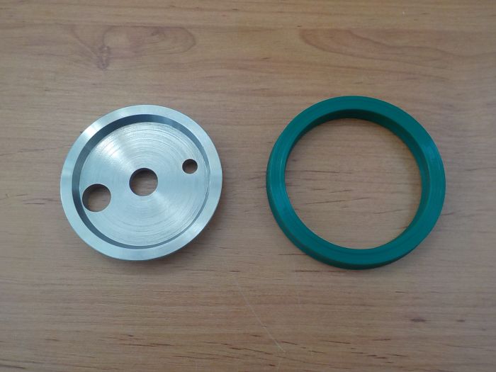 Manžeta pístu hydrauliky s podložkou